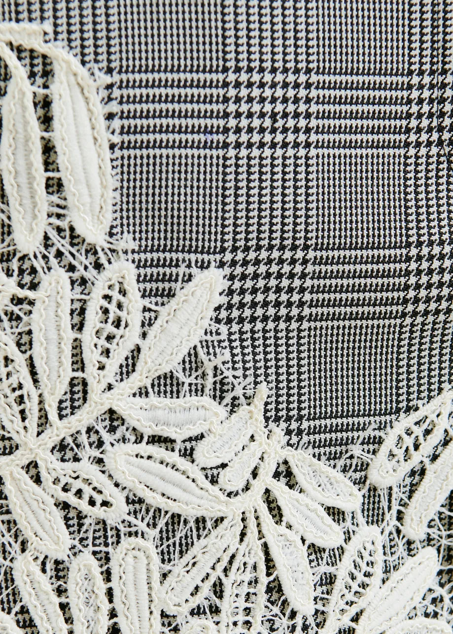 INTERIOR SKIRT