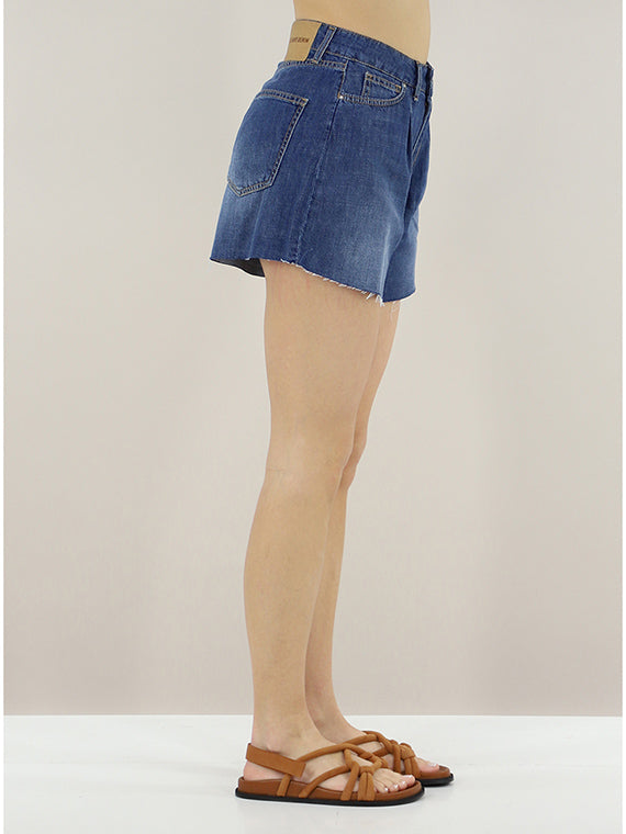 SHORT IN DENIM