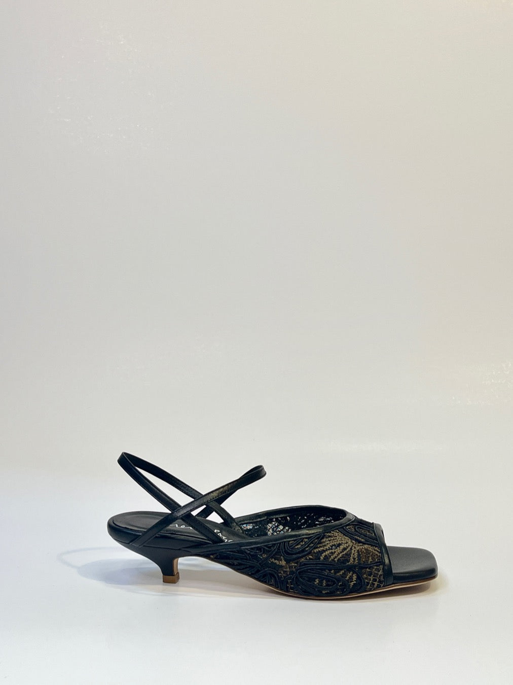 OPEN TOE IN MACRAME
