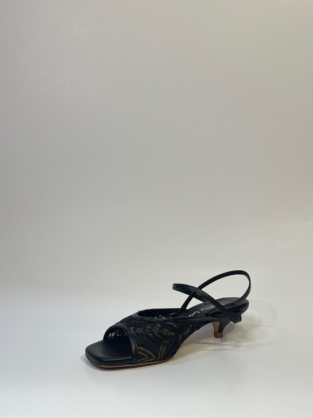 OPEN TOE IN MACRAME